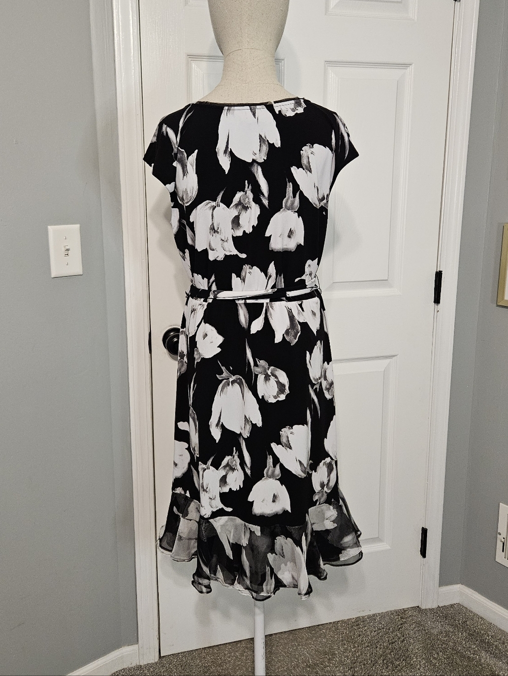 White House Black Market Black and White Floral Midi Wrap Dress - Picture 3 of 6